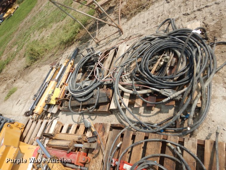 image for item HP9842 (7) hydraulic cylinders