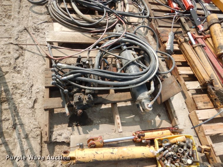 image for item HP9842 (7) hydraulic cylinders