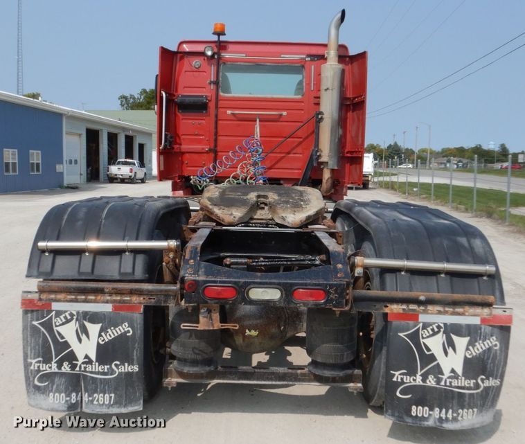 image for item HP9864 2006 Volvo VN  semi truck