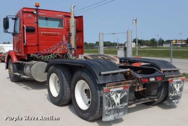 image for item HP9864 2006 Volvo VN  semi truck