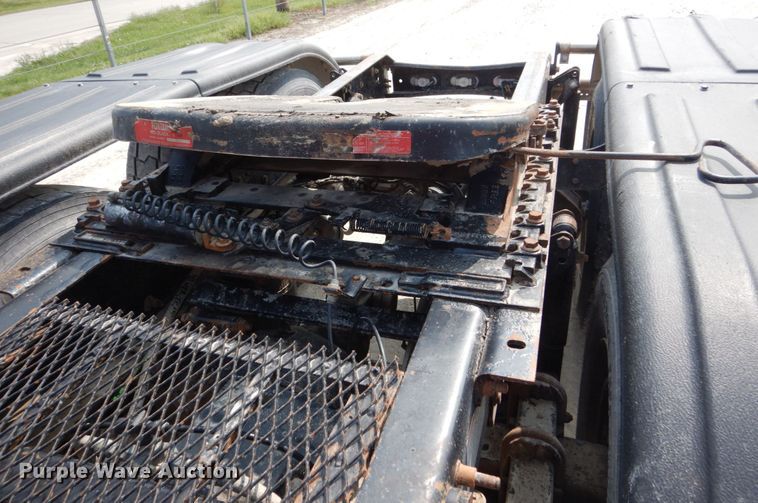 image for item HP9864 2006 Volvo VN  semi truck