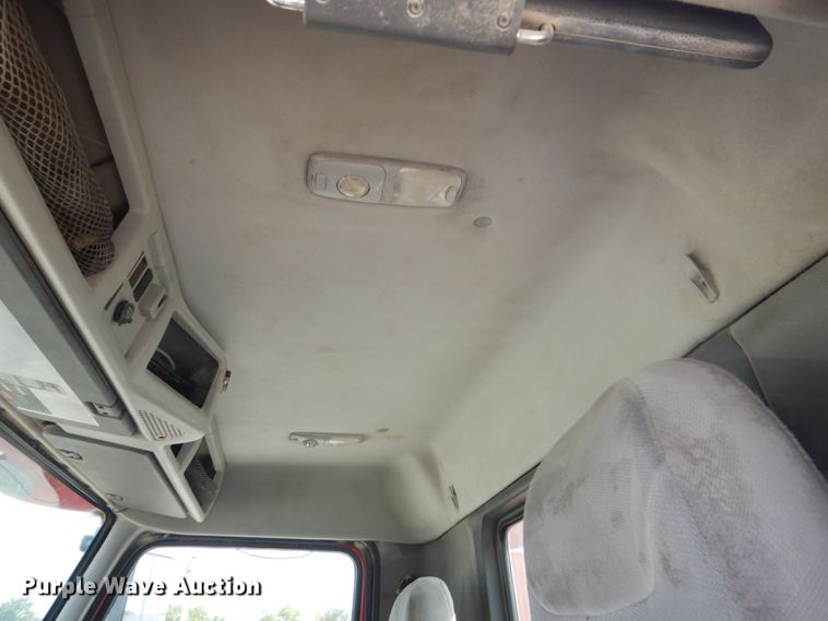 image for item HP9864 2006 Volvo VN  semi truck