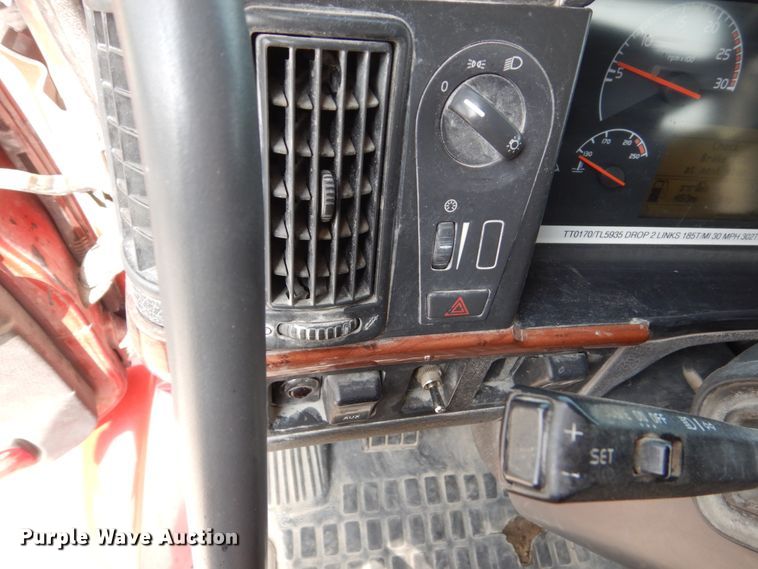 image for item HP9864 2006 Volvo VN  semi truck