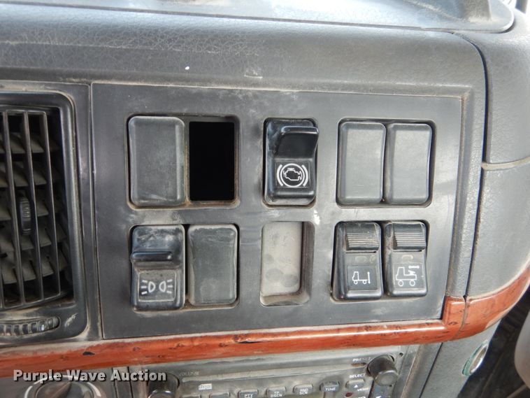 image for item HP9864 2006 Volvo VN  semi truck