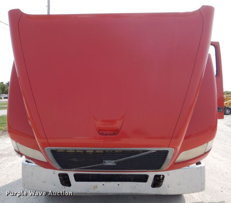 image for item HP9864 2006 Volvo VN  semi truck