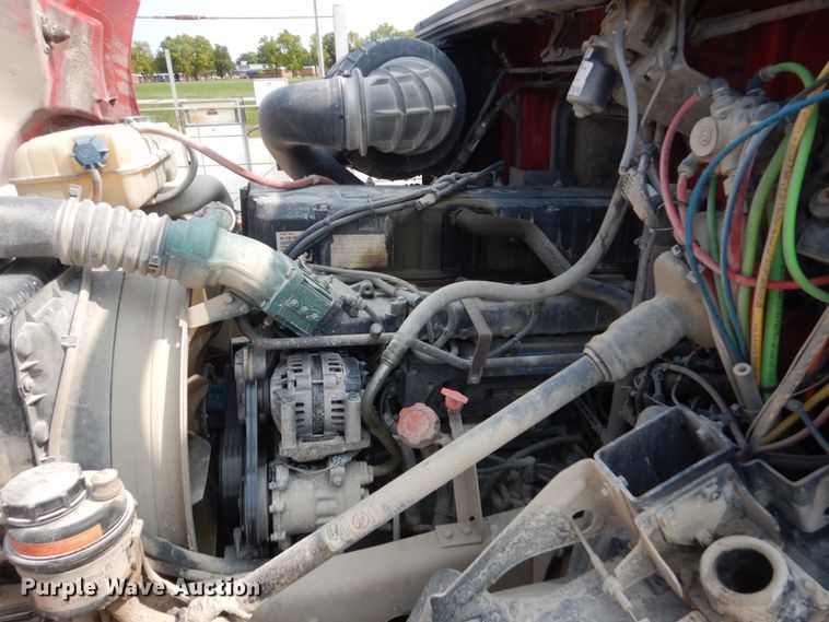 image for item HP9864 2006 Volvo VN  semi truck