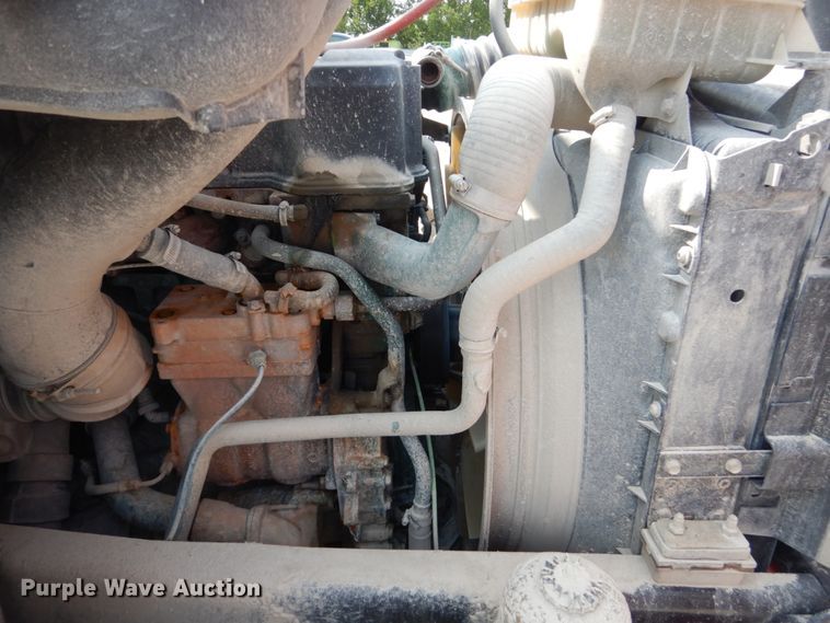 image for item HP9864 2006 Volvo VN  semi truck