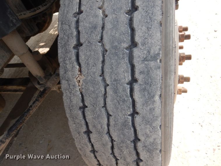 image for item HP9864 2006 Volvo VN  semi truck