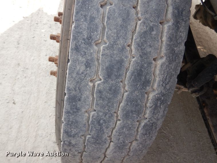 image for item HP9864 2006 Volvo VN  semi truck