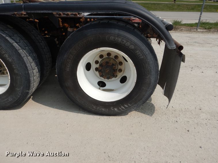 image for item HP9864 2006 Volvo VN  semi truck