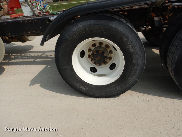 image for item HP9864 2006 Volvo VN  semi truck