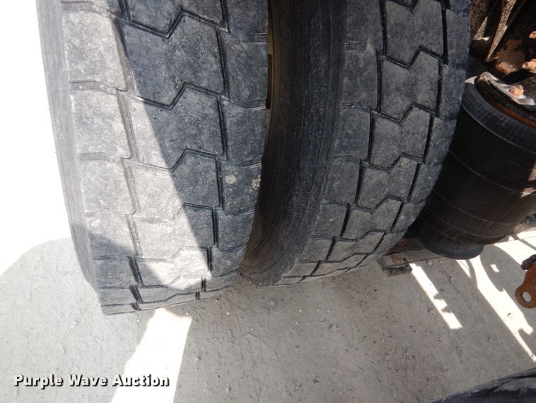 image for item HP9864 2006 Volvo VN  semi truck