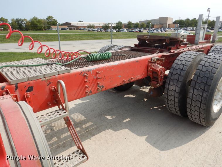 image for item HP9865 2002 Volvo VN  semi truck