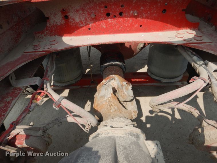 image for item HP9865 2002 Volvo VN  semi truck