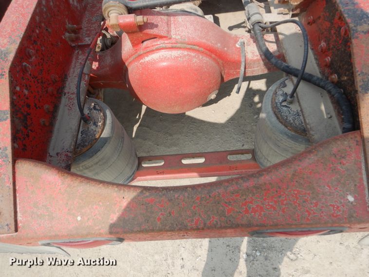 image for item HP9865 2002 Volvo VN  semi truck