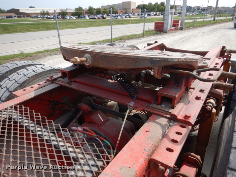 image for item HP9865 2002 Volvo VN  semi truck