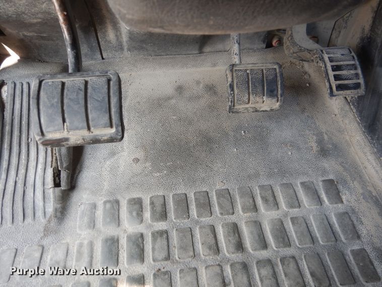 image for item HP9865 2002 Volvo VN  semi truck