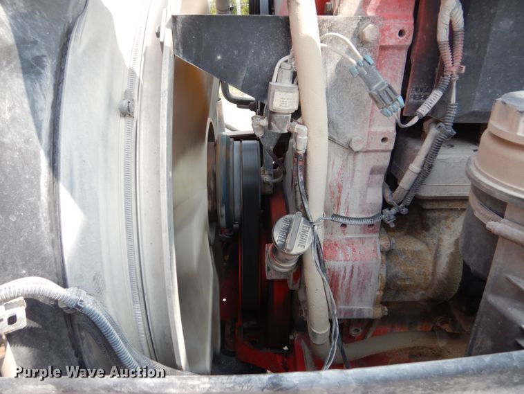 image for item HP9865 2002 Volvo VN  semi truck