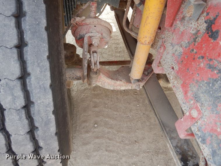 image for item HP9865 2002 Volvo VN  semi truck