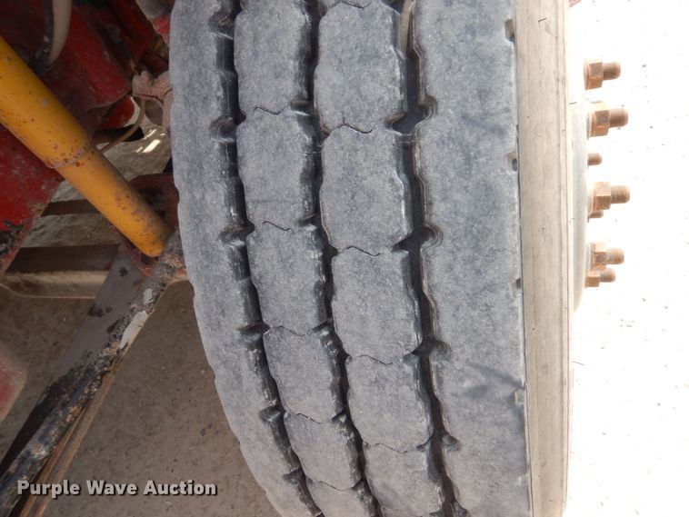 image for item HP9865 2002 Volvo VN  semi truck