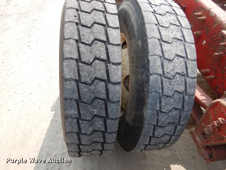 image for item HP9865 2002 Volvo VN  semi truck