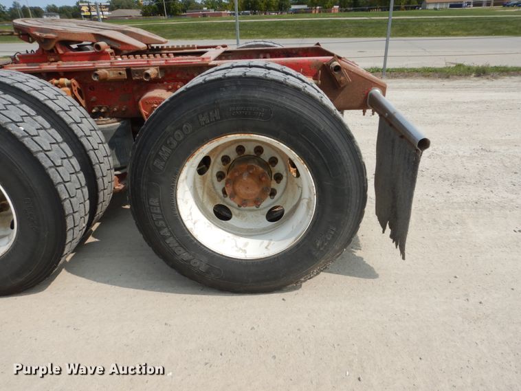 image for item HP9865 2002 Volvo VN  semi truck