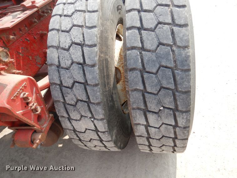 image for item HP9865 2002 Volvo VN  semi truck