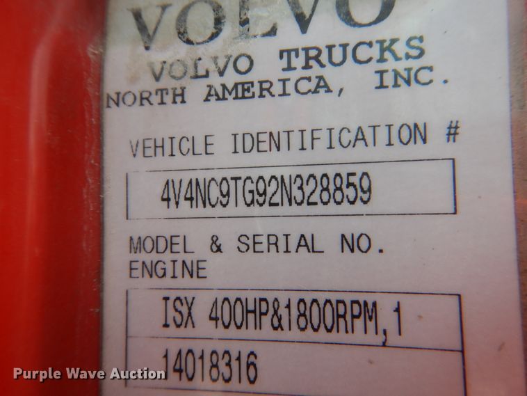 image for item HP9865 2002 Volvo VN  semi truck