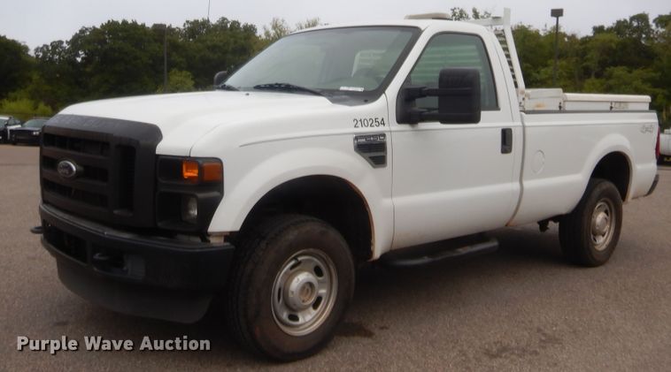image for item HW9336 2010 Ford F250 Super Duty XL  pickup truck