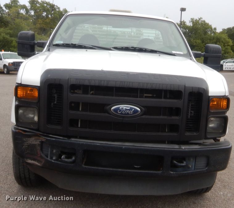image for item HW9336 2010 Ford F250 Super Duty XL  pickup truck