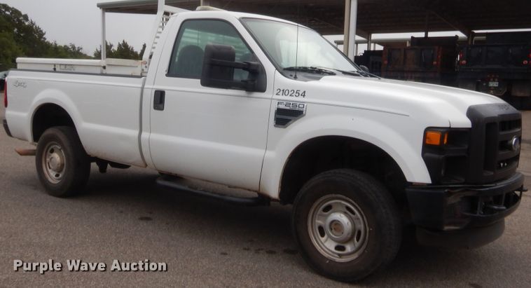 image for item HW9336 2010 Ford F250 Super Duty XL  pickup truck
