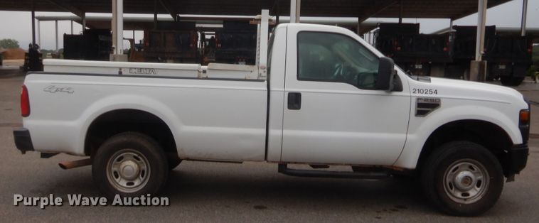 image for item HW9336 2010 Ford F250 Super Duty XL  pickup truck