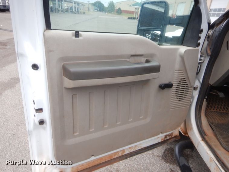 image for item HW9336 2010 Ford F250 Super Duty XL  pickup truck