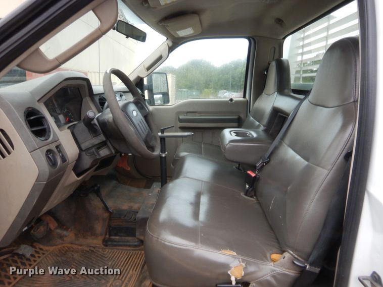 image for item HW9336 2010 Ford F250 Super Duty XL  pickup truck