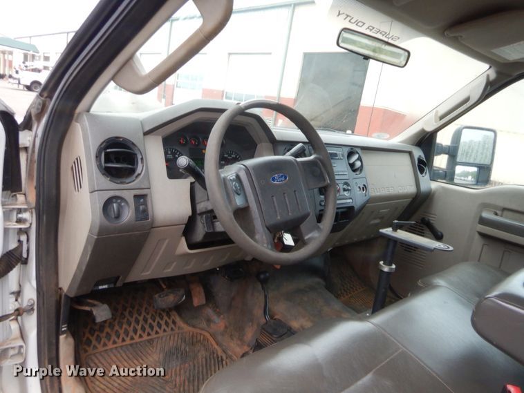 image for item HW9336 2010 Ford F250 Super Duty XL  pickup truck