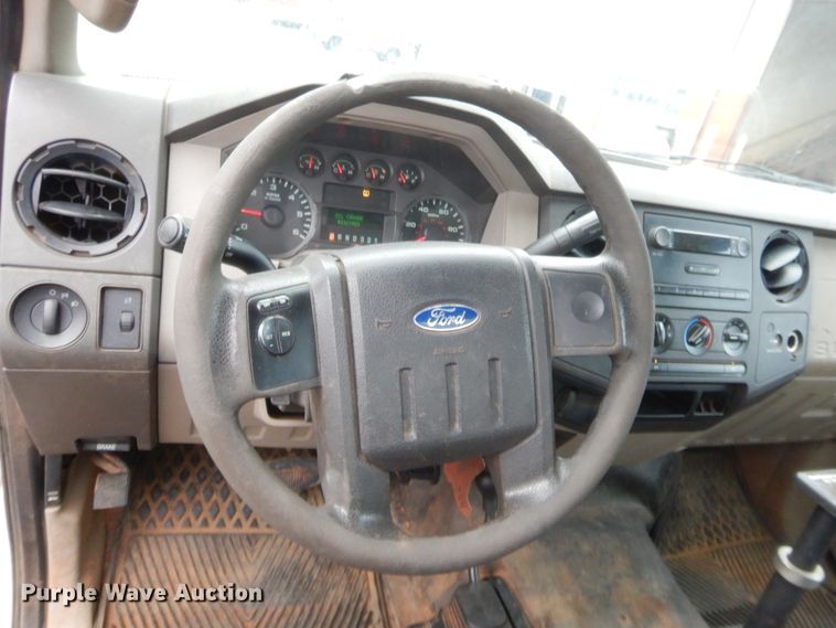 image for item HW9336 2010 Ford F250 Super Duty XL  pickup truck