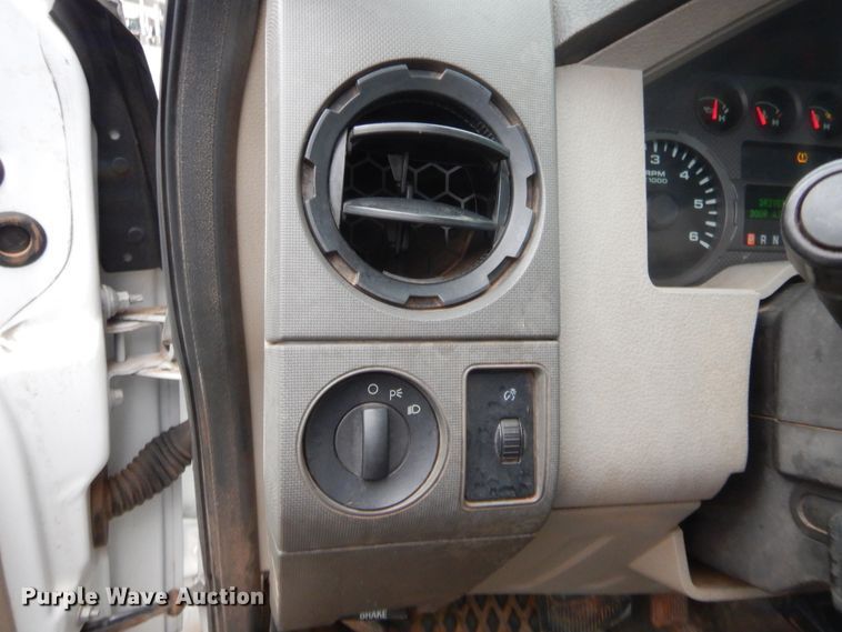 image for item HW9336 2010 Ford F250 Super Duty XL  pickup truck