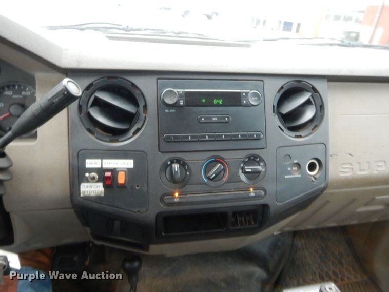 image for item HW9336 2010 Ford F250 Super Duty XL  pickup truck