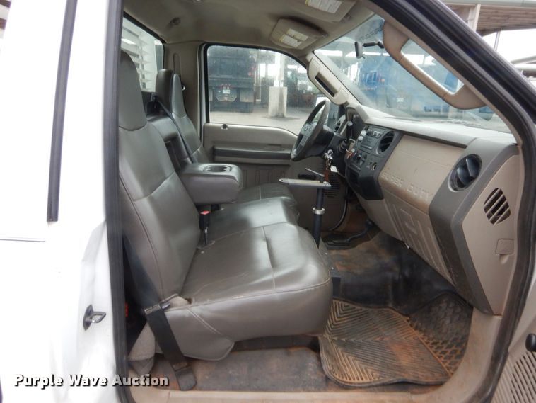 image for item HW9336 2010 Ford F250 Super Duty XL  pickup truck