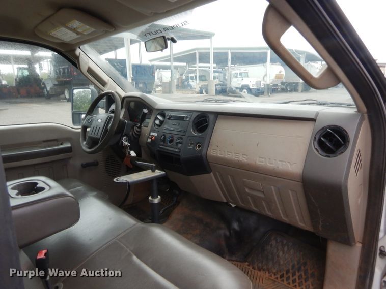 image for item HW9336 2010 Ford F250 Super Duty XL  pickup truck