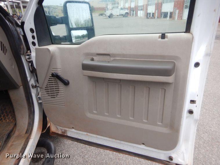 image for item HW9336 2010 Ford F250 Super Duty XL  pickup truck