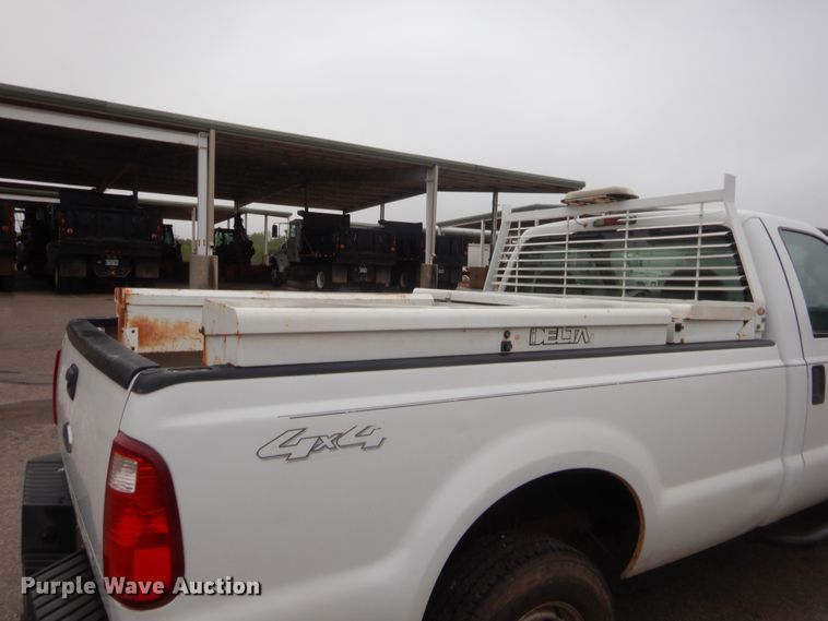 image for item HW9336 2010 Ford F250 Super Duty XL  pickup truck