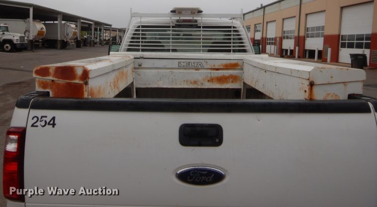 image for item HW9336 2010 Ford F250 Super Duty XL  pickup truck