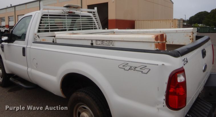 image for item HW9336 2010 Ford F250 Super Duty XL  pickup truck