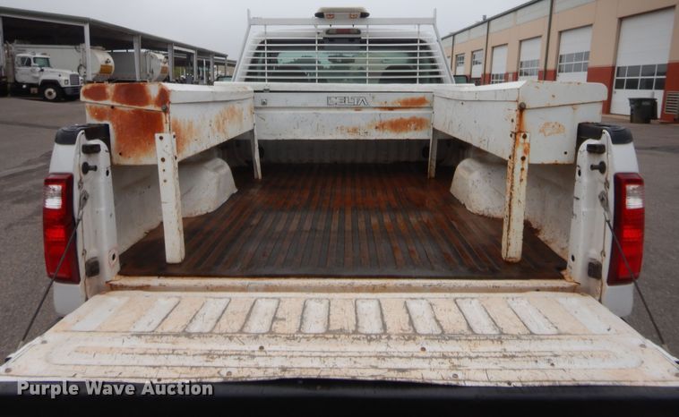 image for item HW9336 2010 Ford F250 Super Duty XL  pickup truck