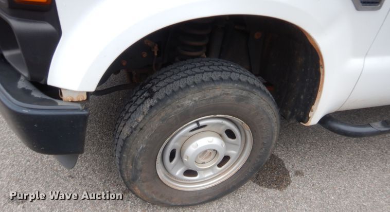 image for item HW9336 2010 Ford F250 Super Duty XL  pickup truck