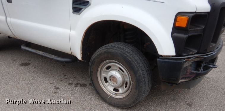 image for item HW9336 2010 Ford F250 Super Duty XL  pickup truck