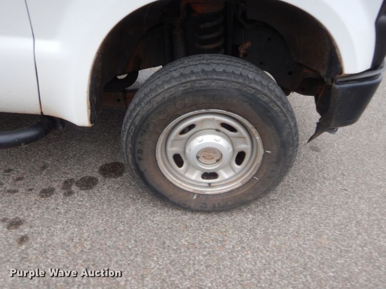 image for item HW9336 2010 Ford F250 Super Duty XL  pickup truck