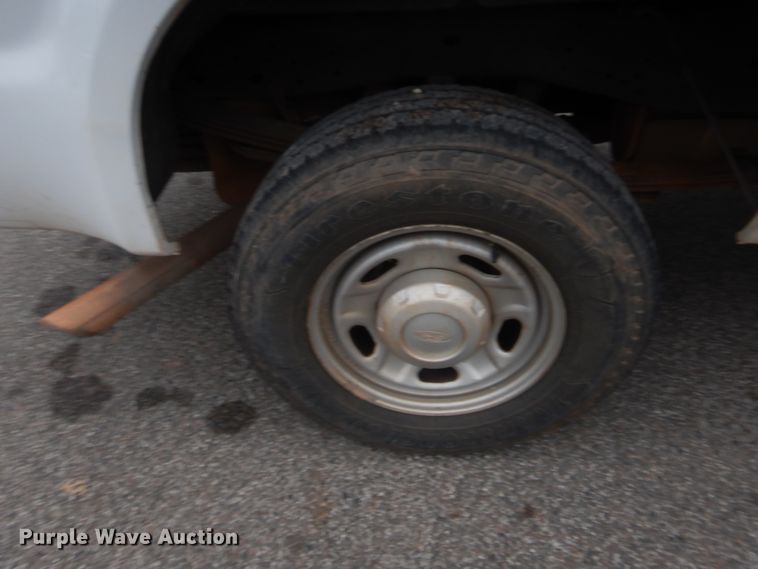 image for item HW9336 2010 Ford F250 Super Duty XL  pickup truck