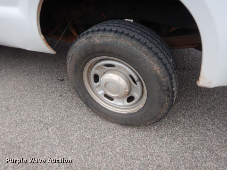 image for item HW9336 2010 Ford F250 Super Duty XL  pickup truck